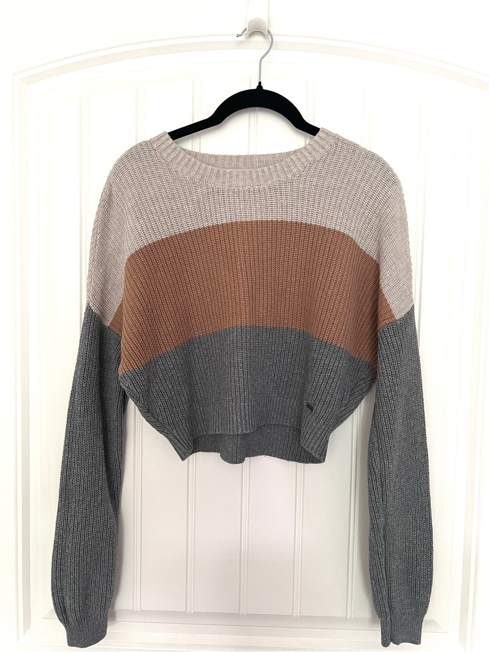 Hollister Colorblock Cropped Sweater Size S Gray Taupe Brown